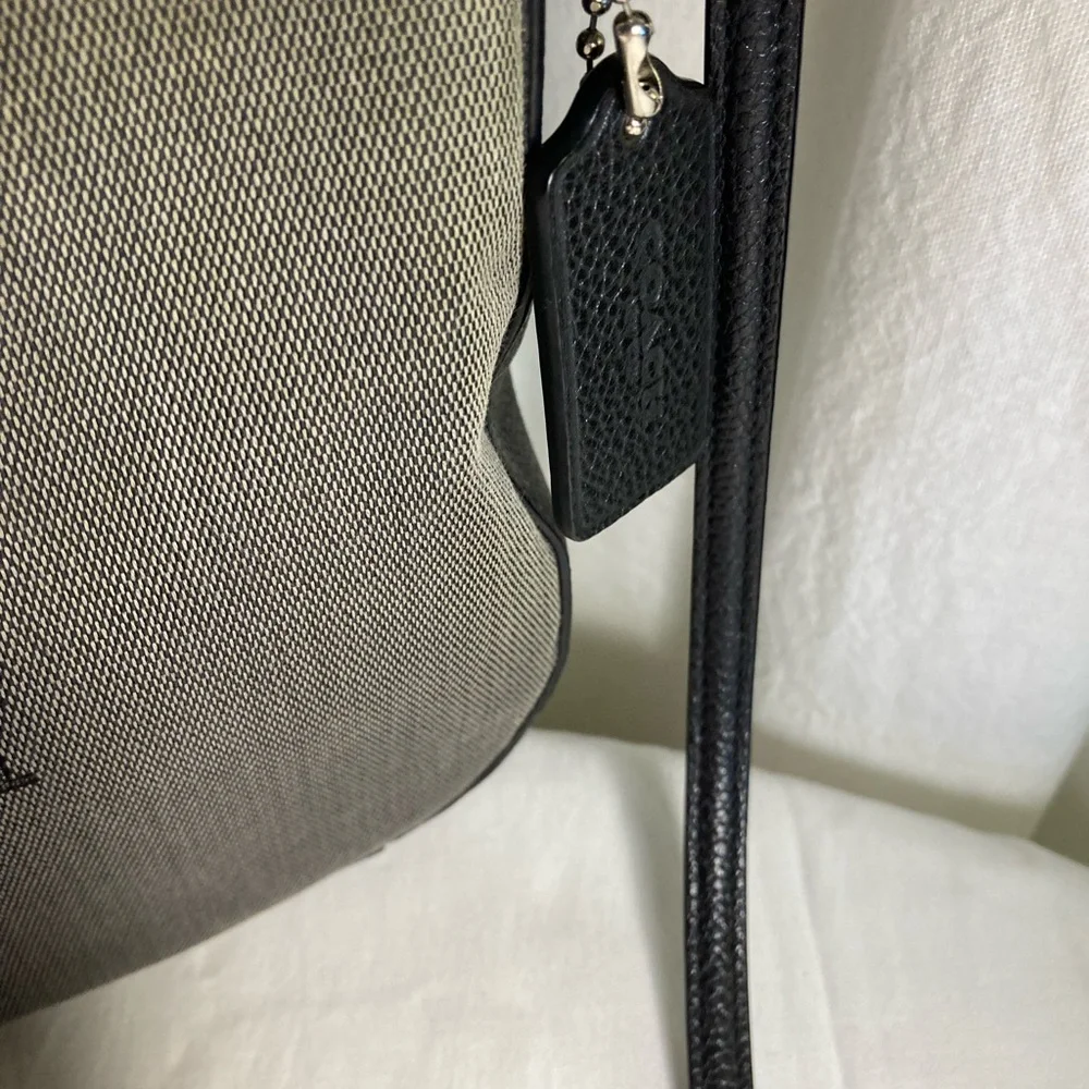 Coach Women's 69647 Stripes tote  Crossbody - Picture 7 of 8